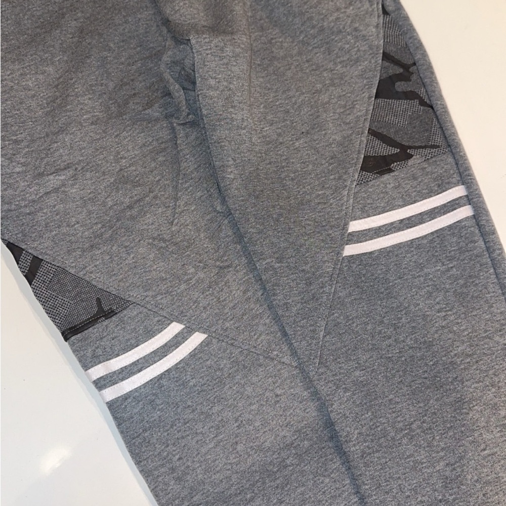 NWT Boys Gray Joggers Sweatpants - Picture 3 of 4